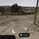 Área de terreno sendo 3 lotes juntos 900m² com uma casa