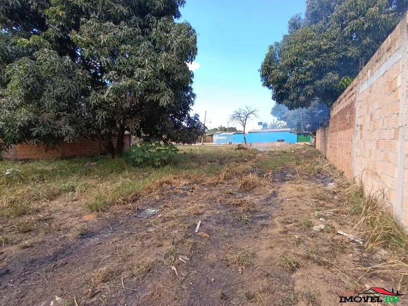 Área de terreno sendo 2 lotes juntos 860m² com uma casa de esquina